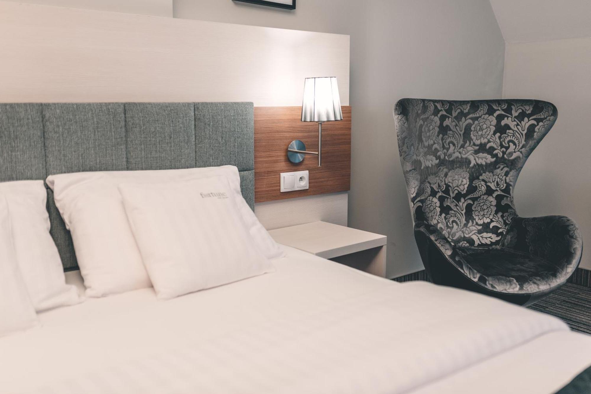 Fortune Old Town Boutique Hotel Познань Экстерьер фото